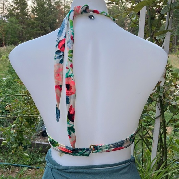 Victoria’s Secret Floral Halter Bikini Top small - Picture 5 of 6
